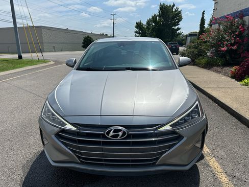 Used 2020 Hyundai Elantra Limited w/ Winter Weather Package FWD image 9