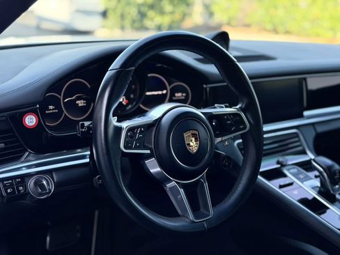 Used 2018 Porsche Panamera 4 w/ Premium Package AWD/4WD image 16