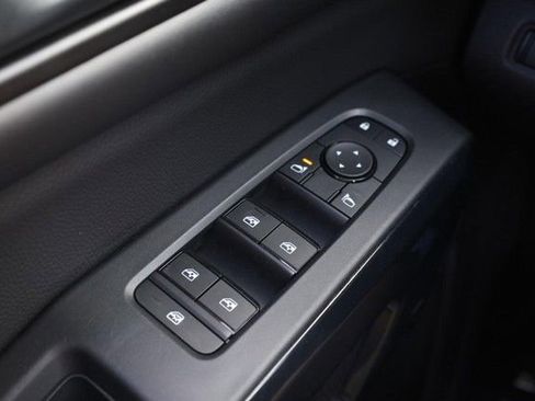 Certified 2025 Nissan Pathfinder SV w/ SV Premium Package FWD image 19