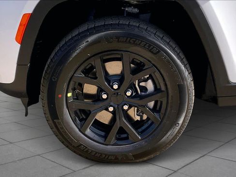 New 2026 Jeep Grand Cherokee L Laredo Altitude image 11