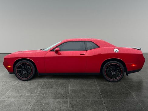 Used 2015 Dodge Challenger SXT image 4