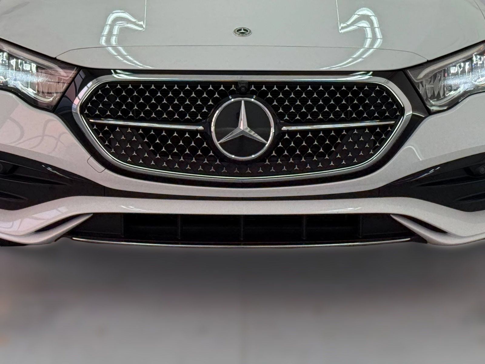 Used 2025 Mercedes-Benz E 350 4MATIC Sedan image 25