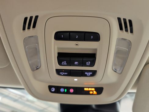 Used 2021 Buick Envision Essence w/ Technology Package I AWD/4WD image 10
