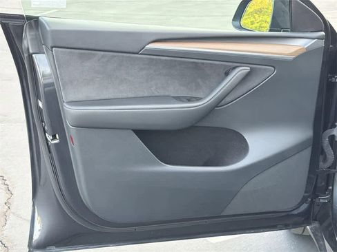 Used 2024 Tesla Model Y image 24