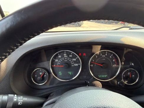 Used 2015 Jeep Wrangler Unlimited Sahara w/ Dual Top Group AWD/4WD image 11