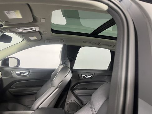 Used 2025 Volvo XC60 B5 Plus image 23