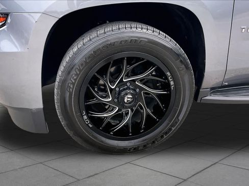 Used 2020 Chevrolet Tahoe LT w/ Luxury Package RWD image 11