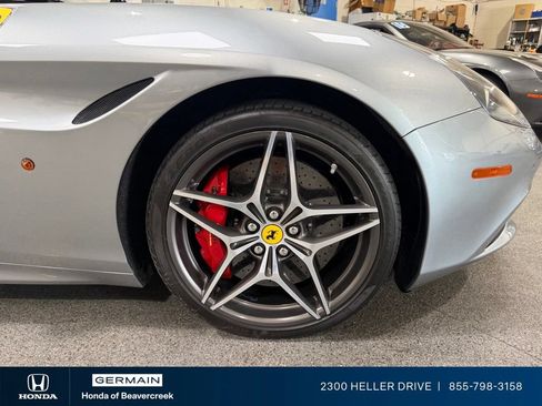 Used 2017 Ferrari California T RWD image 14