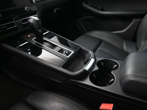 Used 2022 Porsche Macan image 22