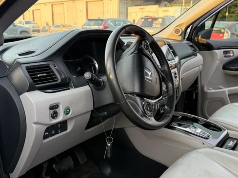 Used 2017 Honda Pilot Touring image 17