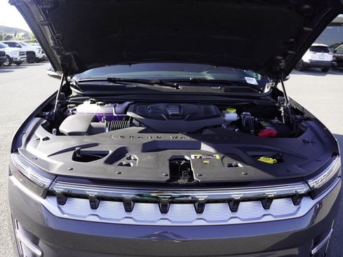 New 2026 Jeep Grand Wagoneer L w/ 8-Passenger Seating Package image 30