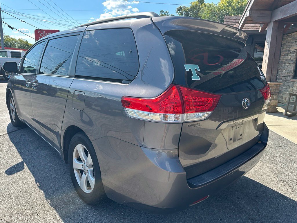 Used 2012 Toyota Sienna LE FWD image 2