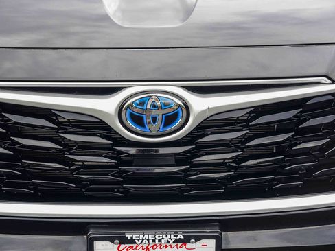 Certified 2022 Toyota Highlander XLE image 13