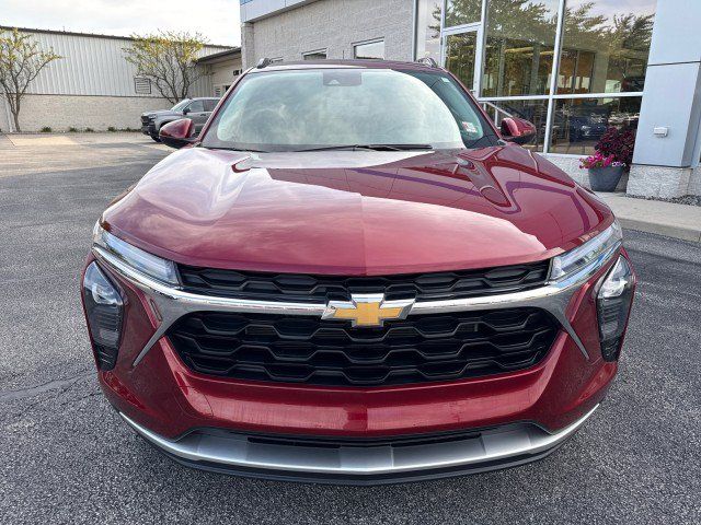 Used 2025 Chevrolet Trax LT w/ LT Convenience Package FWD image 8