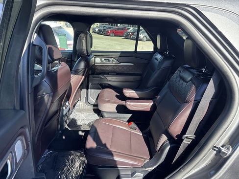 Used 2025 Ford Explorer Platinum w/ LUX Leather Package image 30