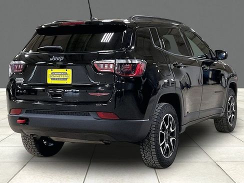 Used 2025 Jeep Compass Trailhawk AWD/4WD image 12