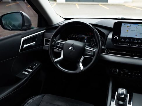 Used 2022 Mitsubishi Outlander SE FWD image 9