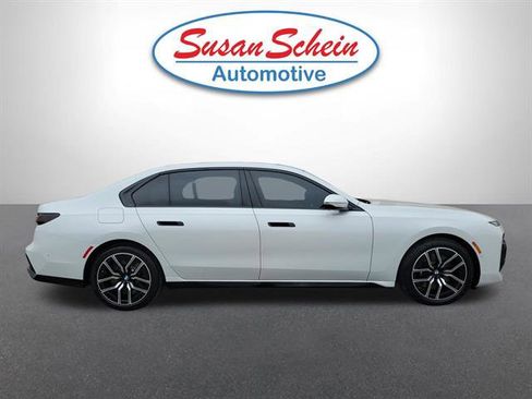Used 2024 BMW 760i xDrive w/ Premium Package 2 image 19