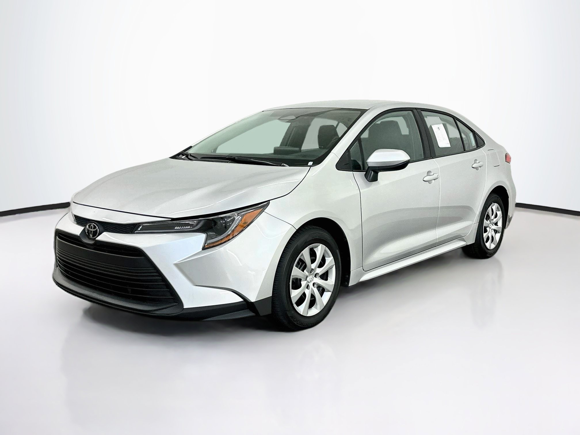 Used 2026 Toyota Corolla LE FWD image 3