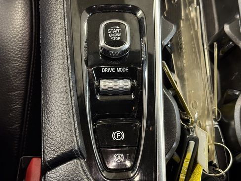 Used 2018 Volvo XC90 T5 Momentum w/ Convenience Package image 39