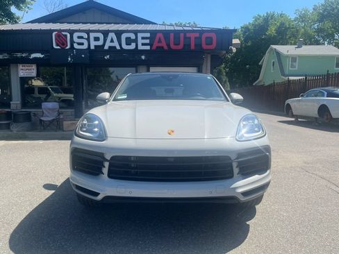 Used 2022 Porsche Cayenne Platinum Edition AWD/4WD image 2