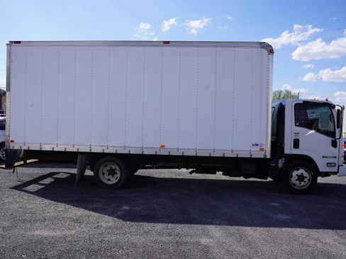 Used 2019 Isuzu NPR image 2