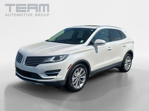 Used 2017 Lincoln MKC Select FWD image 3