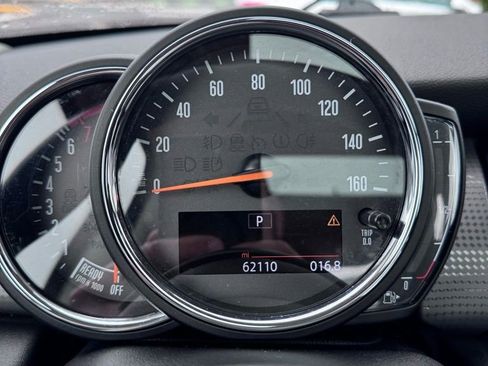 Used 2019 MINI Cooper 2-Door Hardtop w/ Storage Package image 18