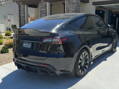 Used 2023 Tesla Model Y Performance AWD/4WD image 3