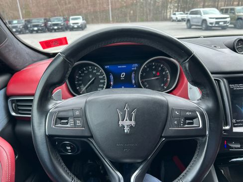 Used 2018 Maserati Levante GranLusso image 12