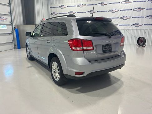 Used 2019 Dodge Journey SE w/ Connectivity Group FWD image 4