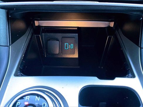 Used 2020 Ford Explorer XLT image 24