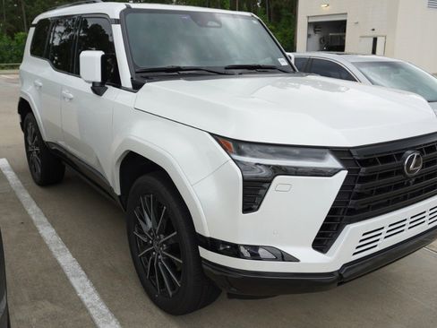 Used 2026 Lexus GX 550 w/ Accessory Package (2T) image 3