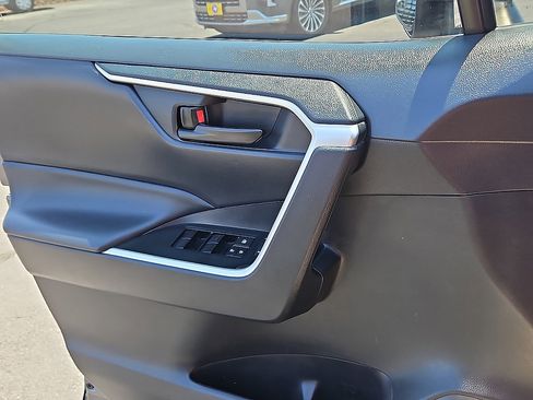 Used 2021 Toyota RAV4 LE FWD image 14