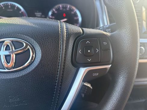 Used 2015 Toyota Highlander LE image 13