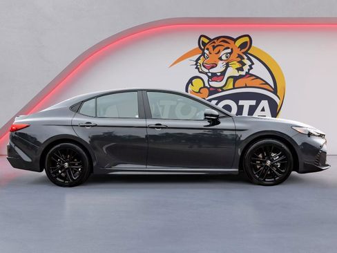 Used 2026 Toyota Camry SE image 4