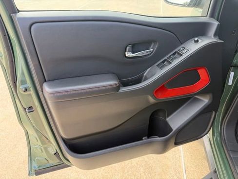 Used 2025 Nissan Frontier PRO-4X image 11