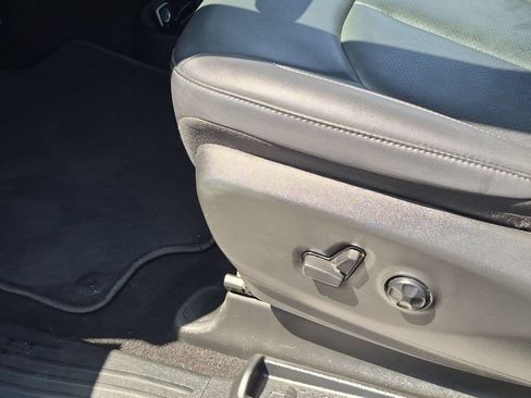 Used 2025 Chrysler Pacifica Select FWD image 14