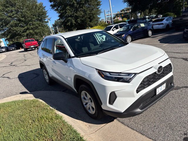Used 2025 Toyota RAV4 LE AWD/4WD image 5