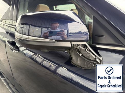 Used 2024 Toyota Highlander Platinum AWD/4WD image 4