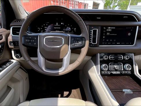 Used 2023 GMC Yukon XL Denali image 6