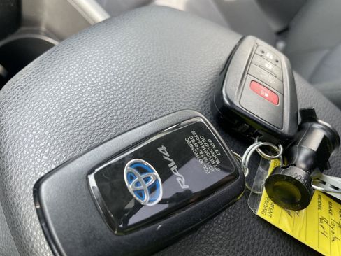 Used 2022 Toyota RAV4 XLE w/ Convenience Package AWD/4WD image 33