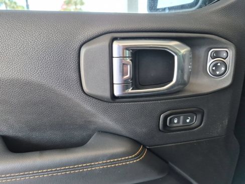 Used 2025 Jeep Gladiator Sport AWD/4WD image 11