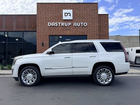 Used 2017 Cadillac Escalade Platinum AWD/4WD image 5