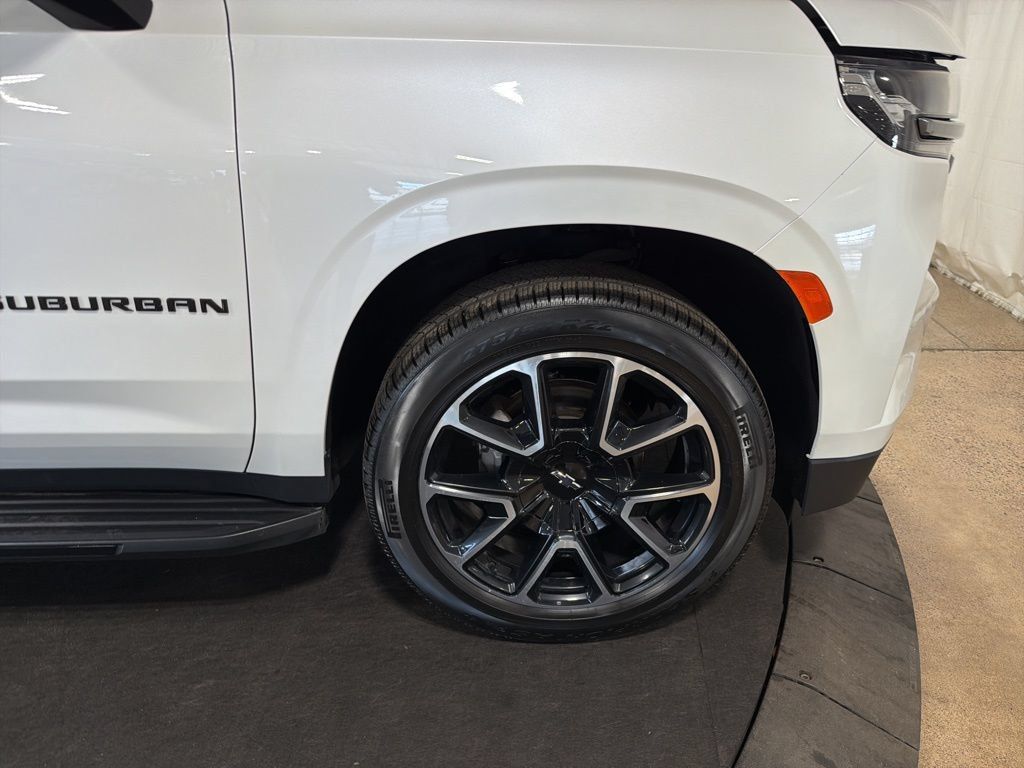 Certified 2022 Chevrolet Suburban RST w/ Luxury Package AWD/4WD image 37