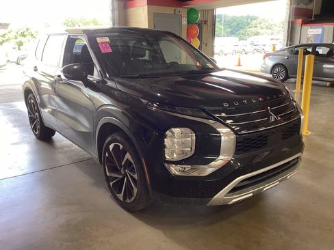 Used 2023 Mitsubishi Outlander SE Black Edition FWD image 2