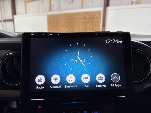 Used 2022 Toyota Tacoma TRD Sport w/ Technology Package image 22