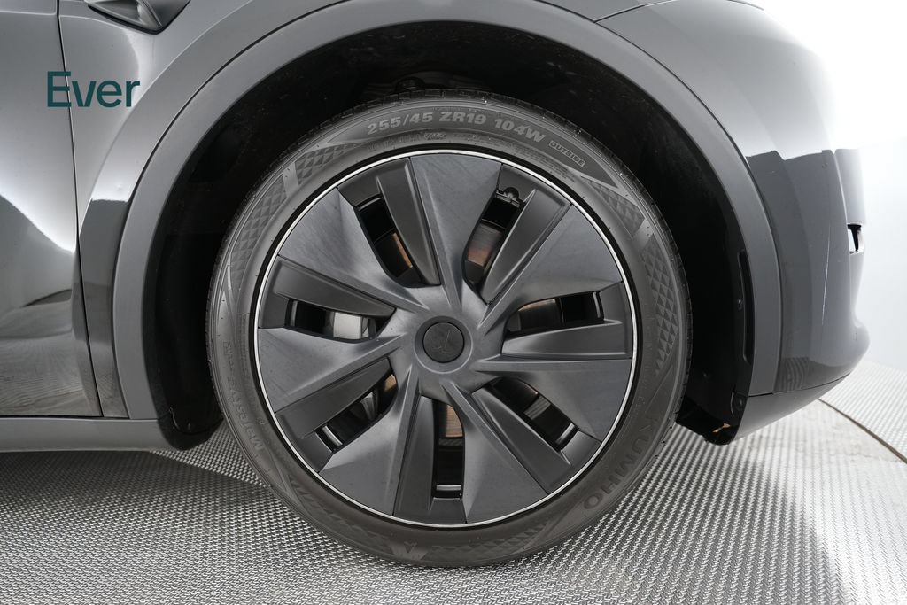 Used 2025 Tesla Model Y Long Range AWD/4WD image 9