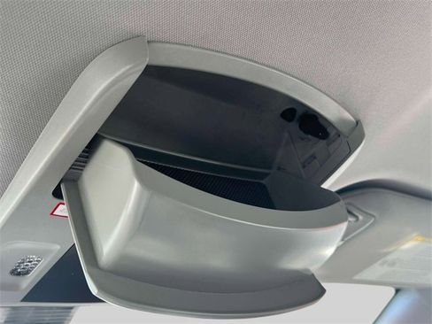 Used 2025 Toyota Camry XLE image 34