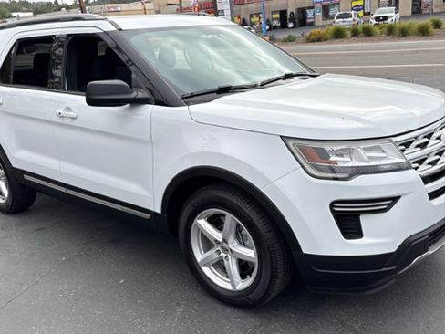 Used 2019 Ford Explorer XLT FWD image 2